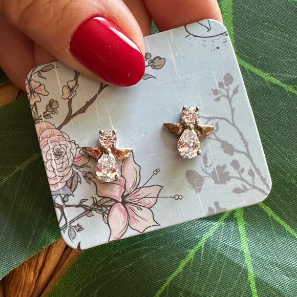 BOGO FREE ANGEL POST PEIRCED EARRINGS CRYSTAL CENTER - Picture 3 of 5